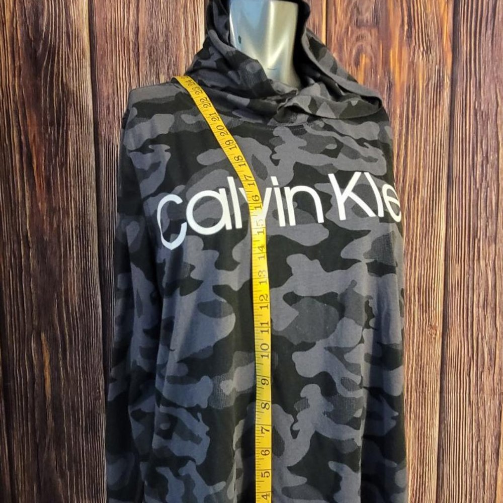 Calvin Klein - Picture 3 of 5